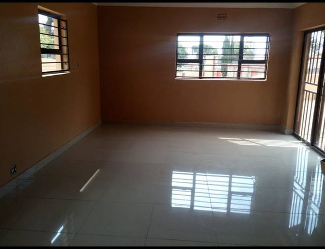 6 BEDROOM HOUSE FOR SALE IN EVANS PARK